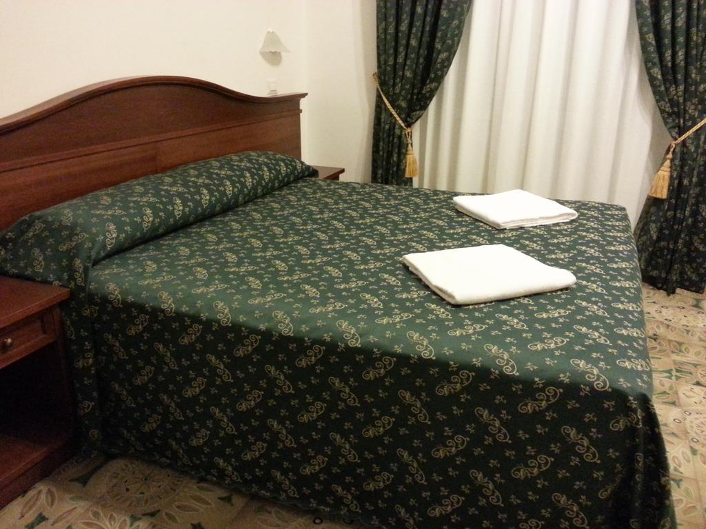 Guesthouse Alex II Roma Oda fotoğraf