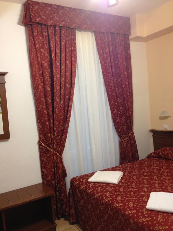 Guesthouse Alex II Roma Oda fotoğraf